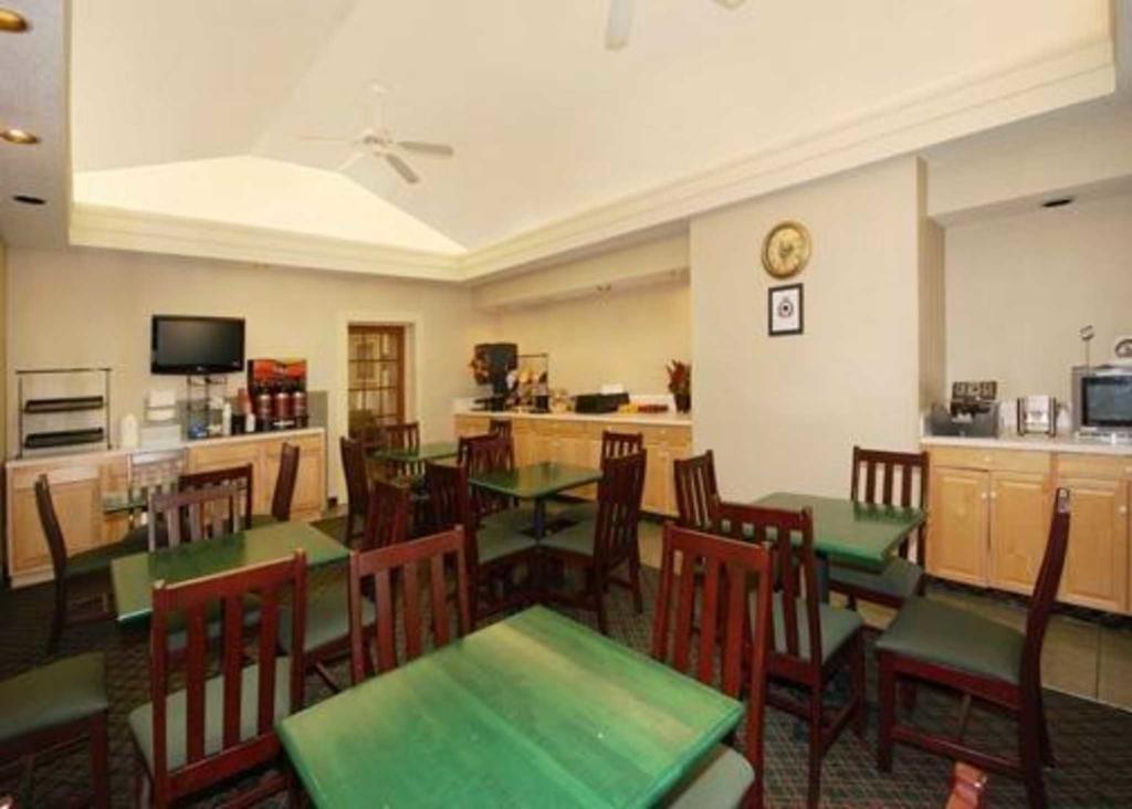 Quality Inn Fairborn Extérieur photo