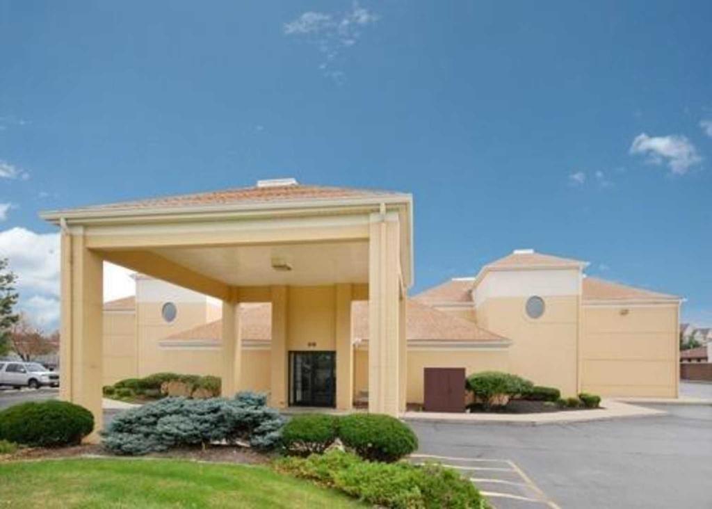 Quality Inn Fairborn Extérieur photo