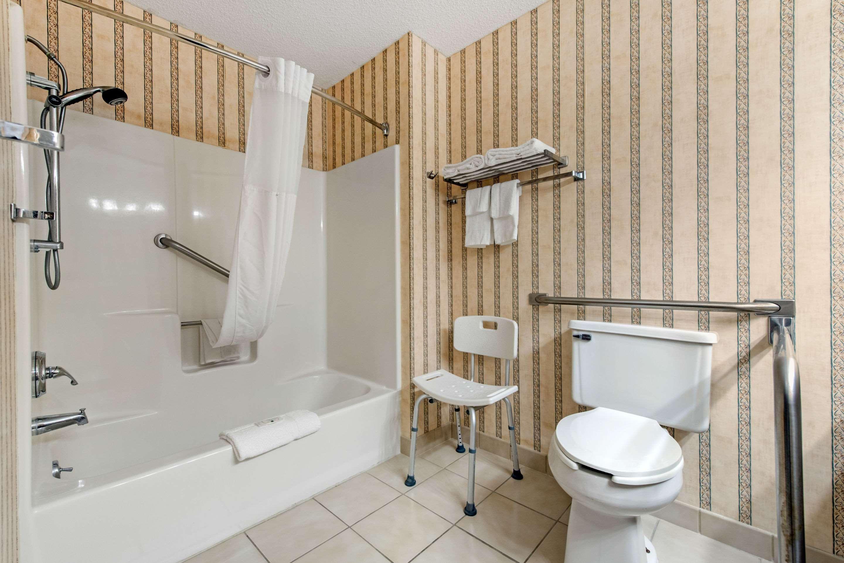 Quality Inn Fairborn Extérieur photo